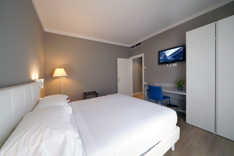 Hotel-Residence-Esplanade-Viareggio-Mini-Suite-Bagno-Turco-TIX02290-3000px.jpg